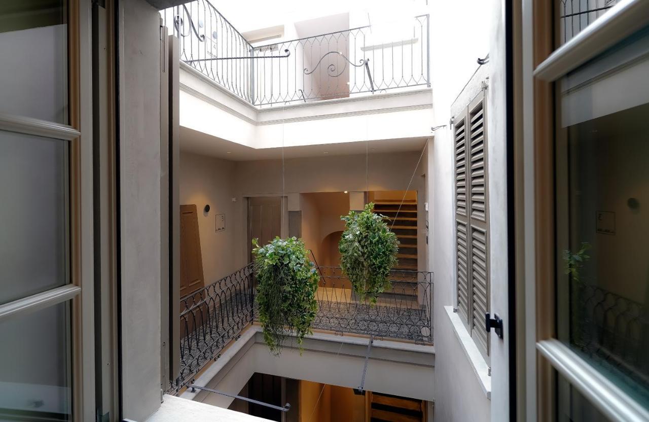 Bergamo INN 21 Bagian luar foto Interior of the building