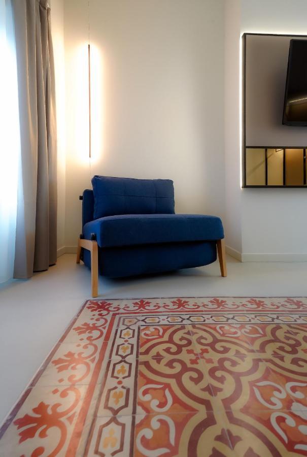 Bergamo INN 21 Bagian luar foto A sofa bed