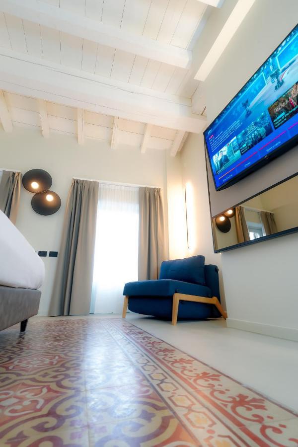 Bergamo INN 21 Bagian luar foto A room at the hotel